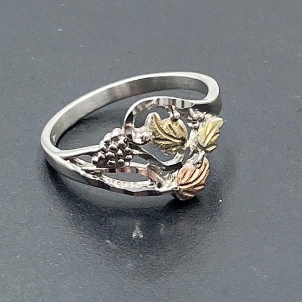 Rushmore Gold Company RC 925 12K
Leaves Grapes Rose Green Gold Sterling Ring 9.5